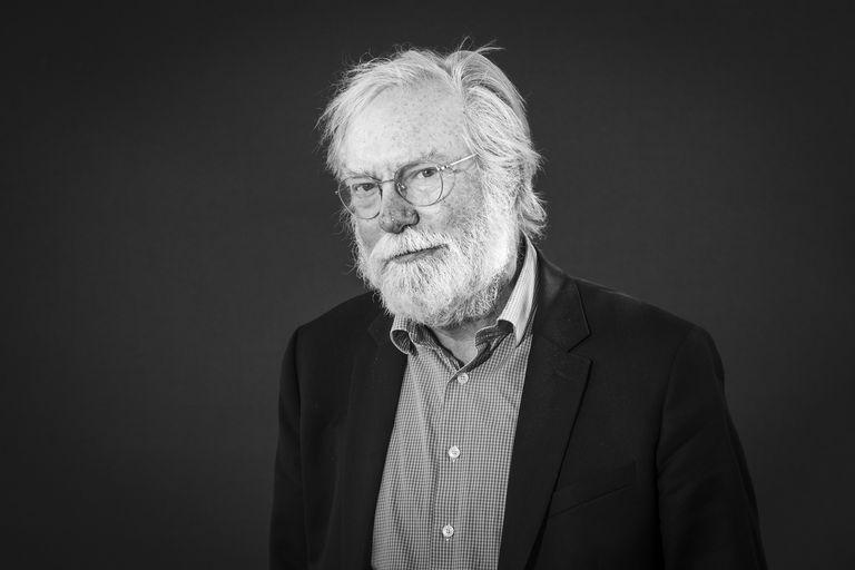 Capitalismo e democracia saíram dos trilhos, diz Paul Collier.