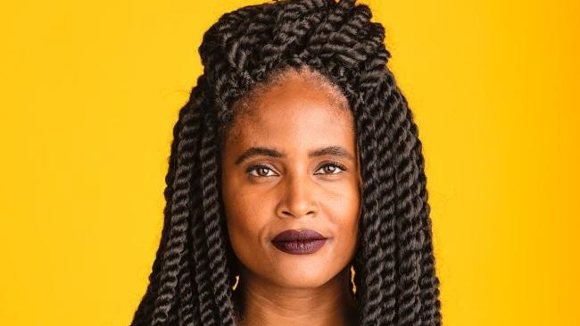 “O racismo estrutura a sociedade brasileira, está em todo lugar”, diz Djamila Ribeiro