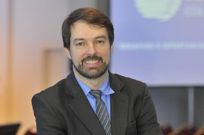 Invisíveis, por Fernando Schuller,