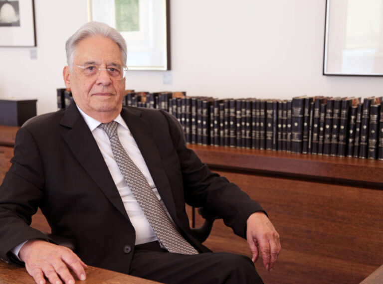 FHC revê trajetória em novo livro e diz que Brasil naturalizou pobreza e desigualdade