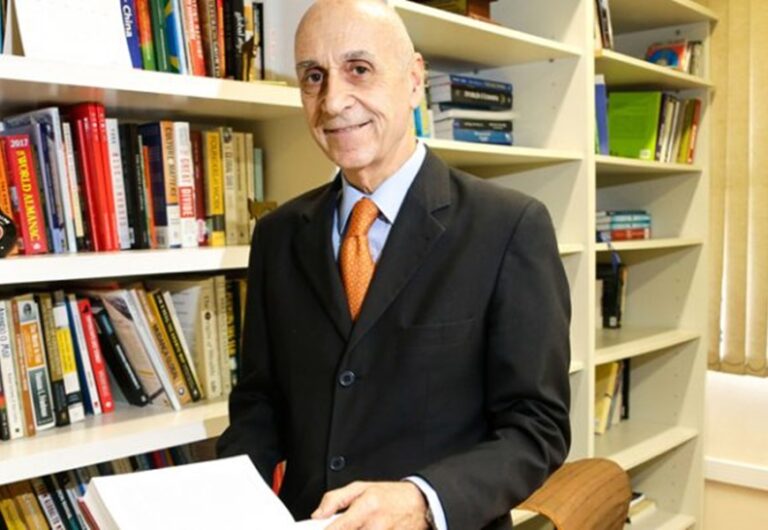 Como fabricar uma crise e ganhar muito dinheiro com ela, por Paulo Feldman.