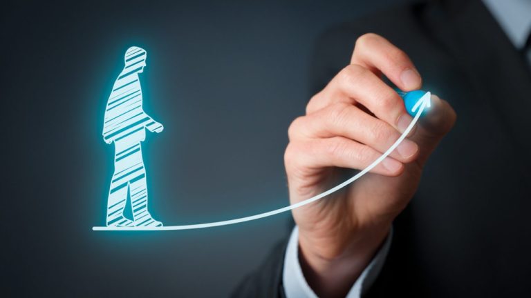 Chutando a escada da periferia novamente, por André Roncaglia.