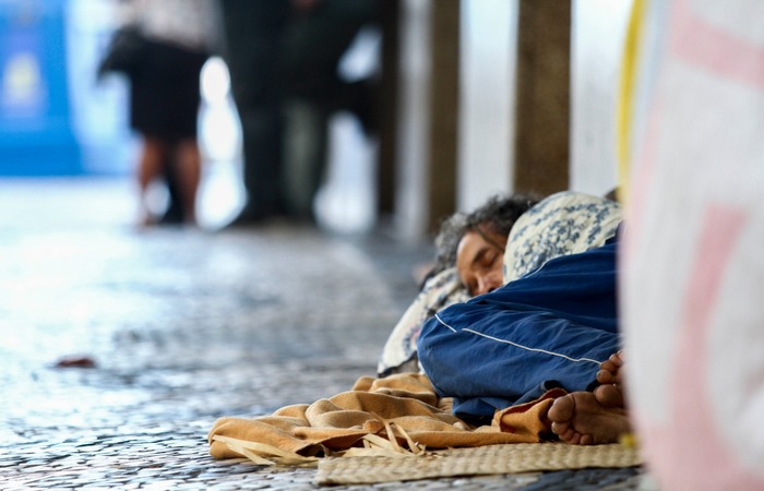 Por que a população em situação de rua cresce apesar da redução da pobreza? Laura Machado
