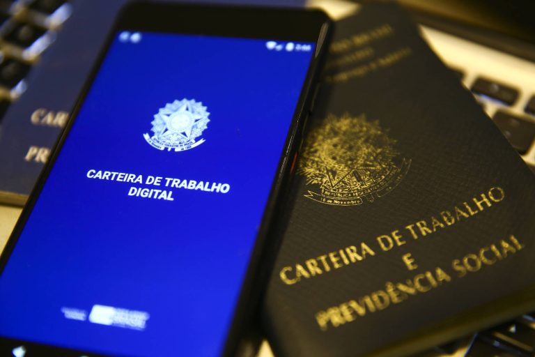 A encruzilhada do desemprego juvenil, por Erik Chiconelli Gomes